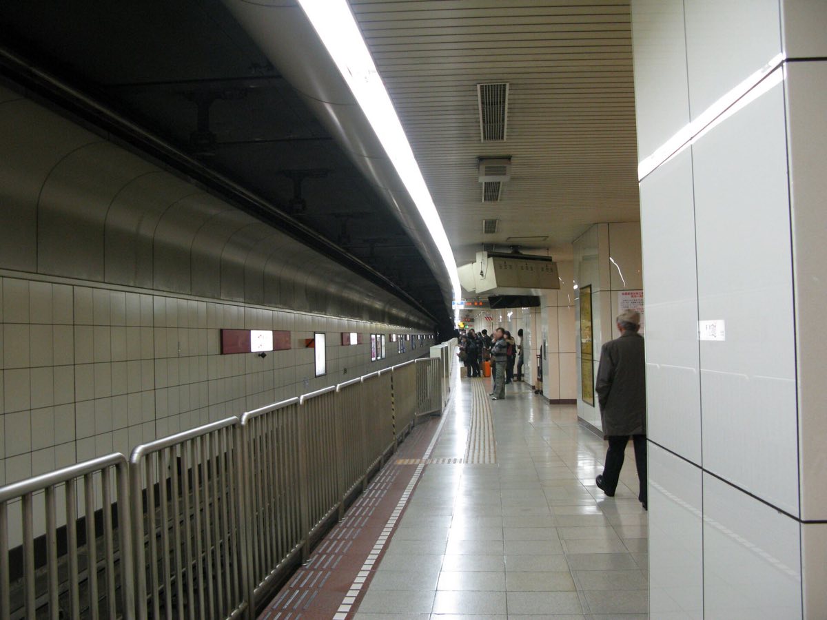 The Airport Line platform at Hakata Station on the Fukuoka city subway